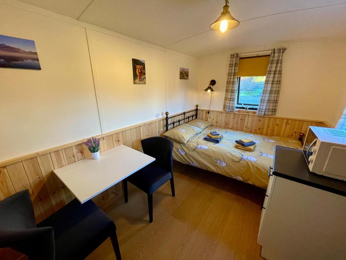 Per Ardua Shepherds Hut Fort William Exterior foto