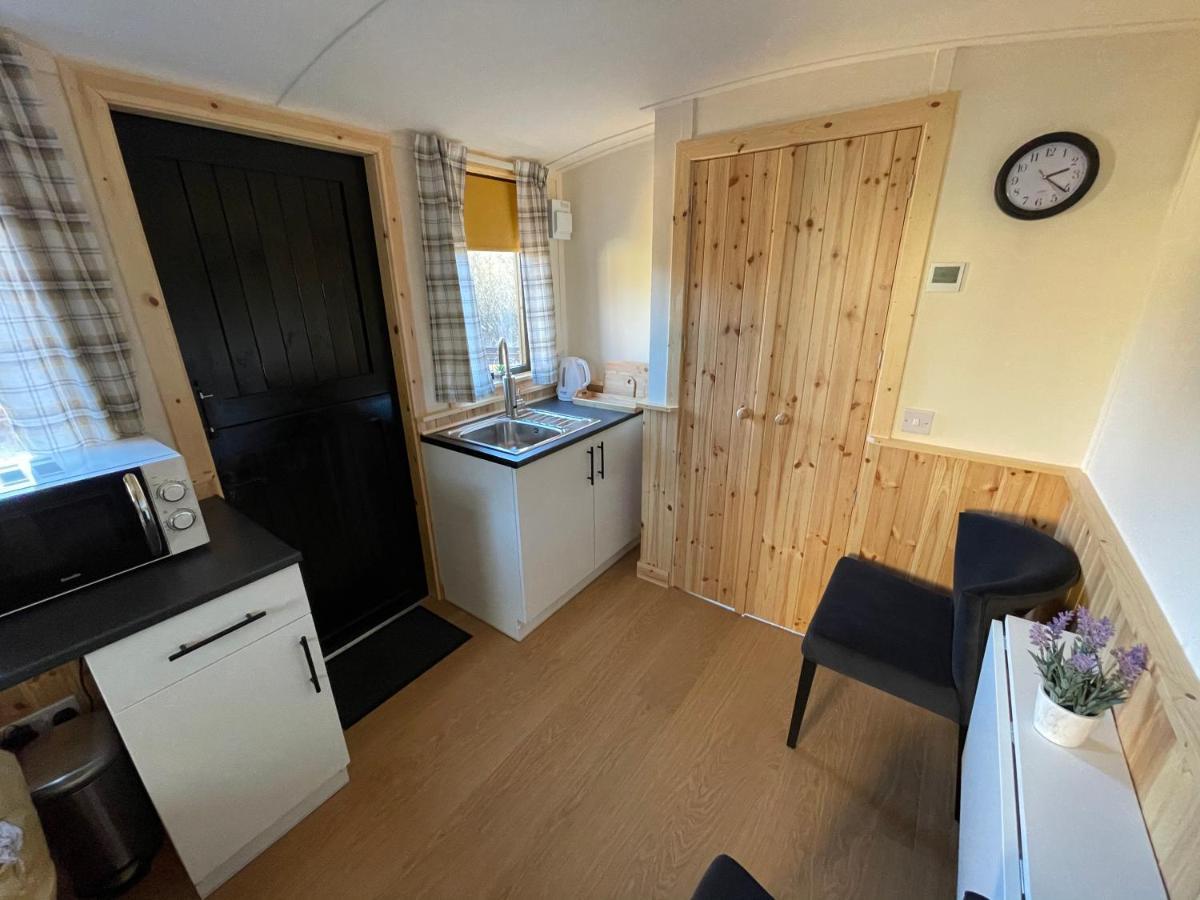 Per Ardua Shepherds Hut Fort William Exterior foto